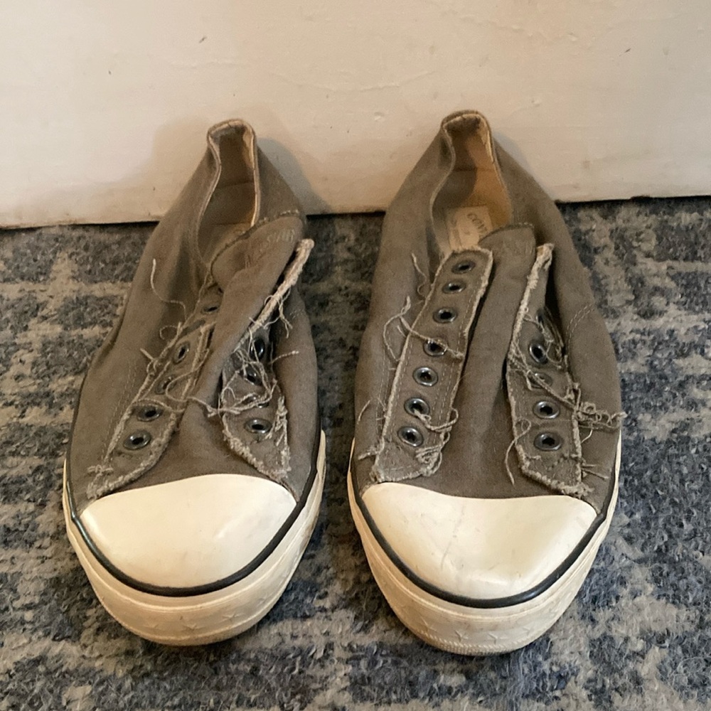 Converse All Star, John Varvatos. Distressed. Olive green slip-on style